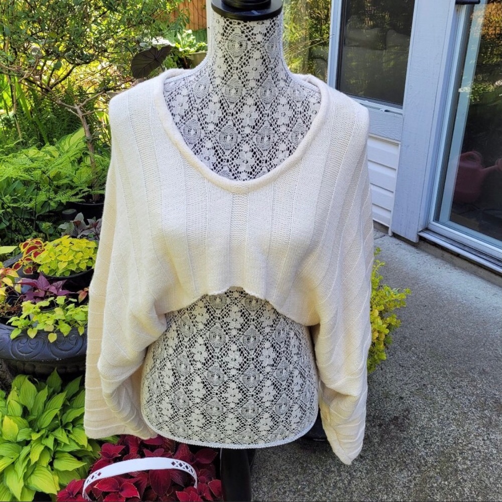 Cute cropped sweater dolman/batwing sleeve